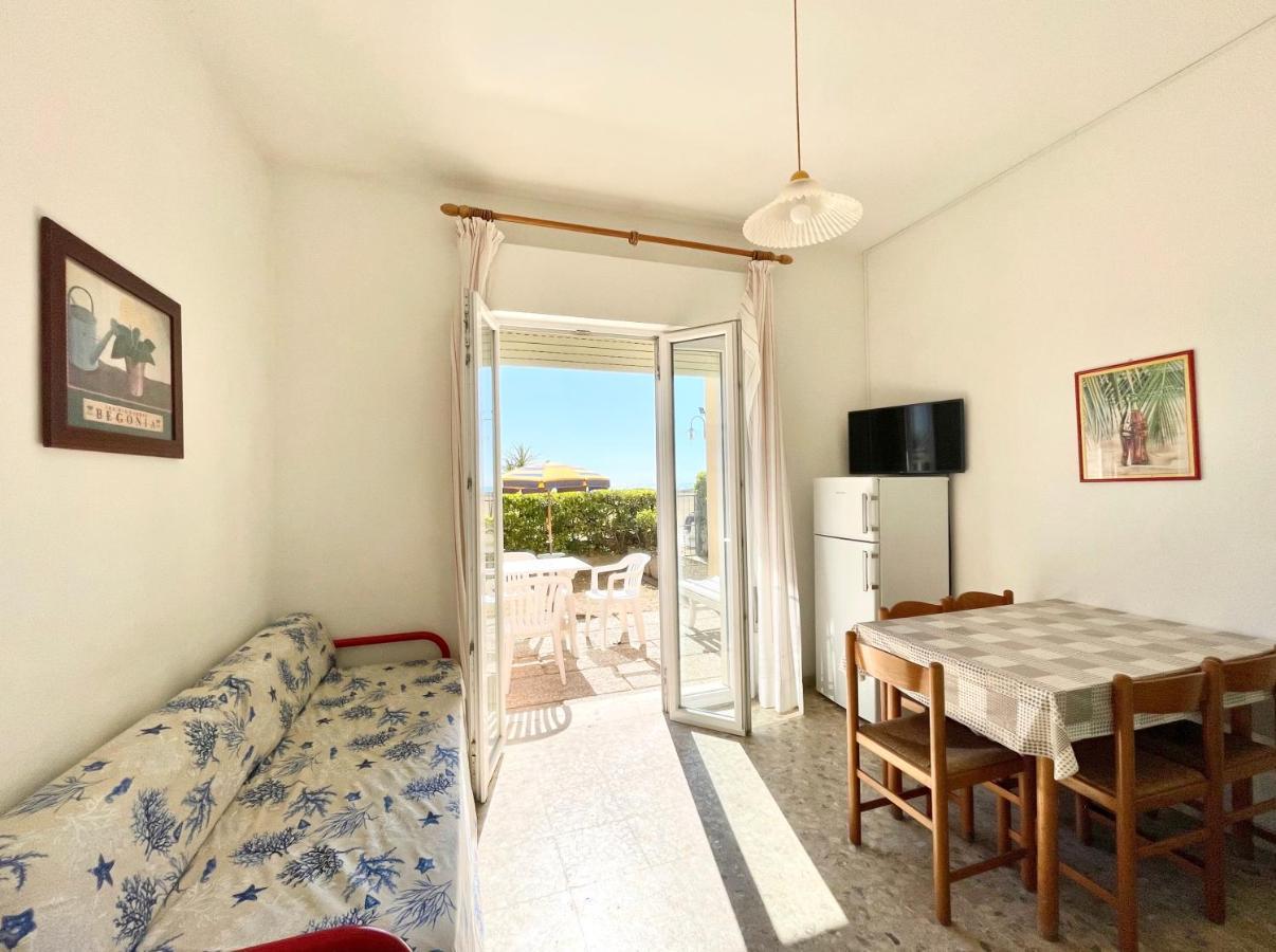 Villa Fronte Mare-Carraro Immobiliare Jesolo - Family Apartments المظهر الخارجي الصورة