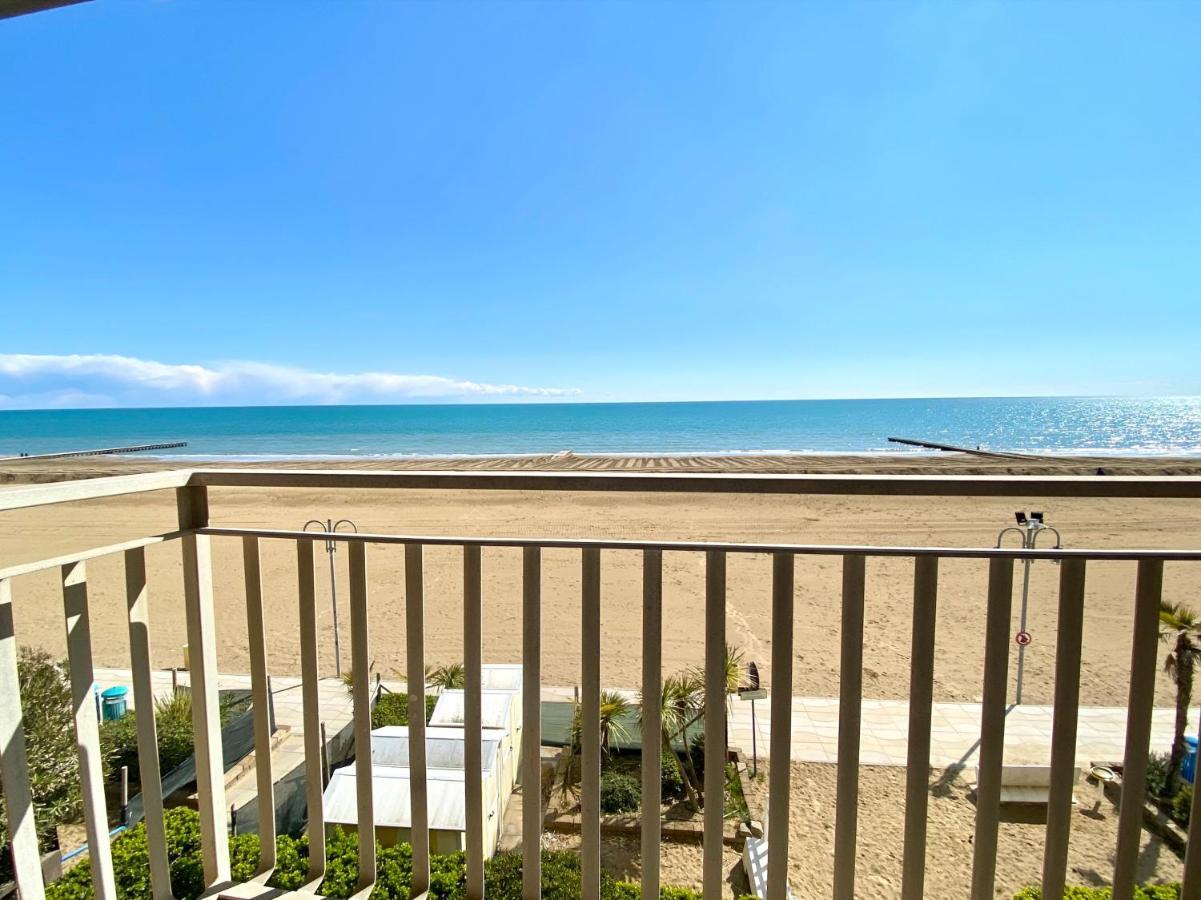 Villa Fronte Mare-Carraro Immobiliare Jesolo - Family Apartments المظهر الخارجي الصورة